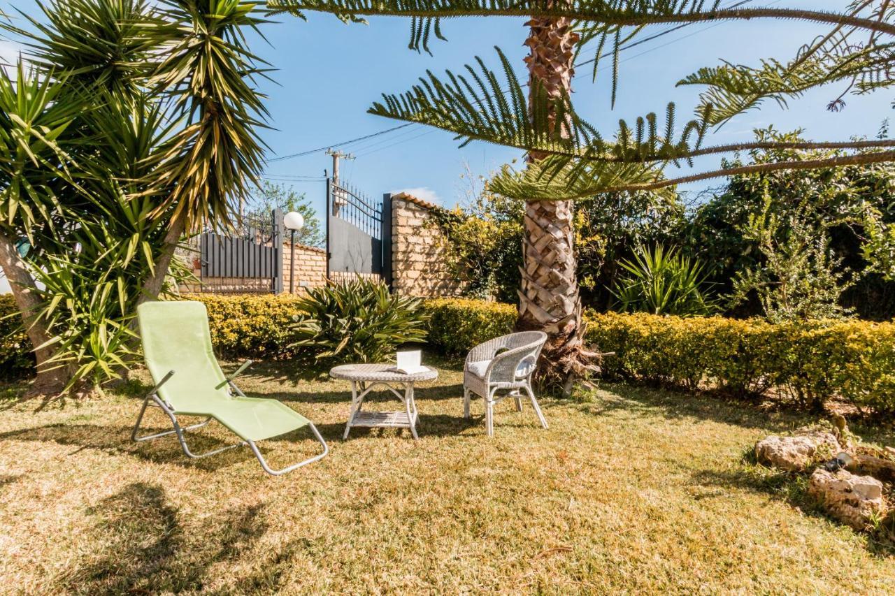 Villa Rosa Near The Sandy Beach, Parking & Wifi Noto Bagian luar foto