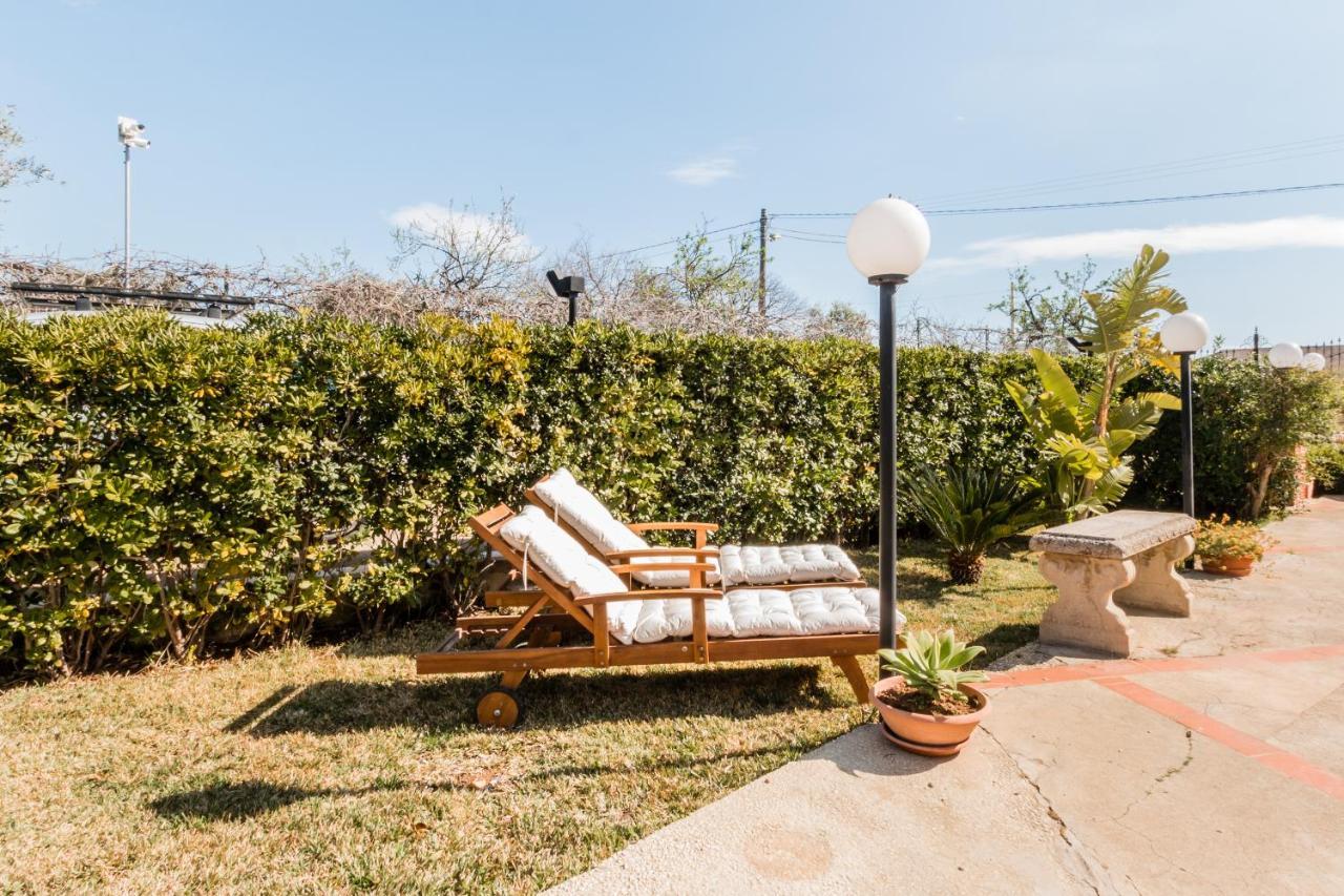 Villa Rosa Near The Sandy Beach, Parking & Wifi Noto Bagian luar foto